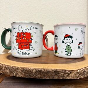 NWT- Set of 2 Peanuts Snoopy 21 Oz Stoneware Christmas Mugs